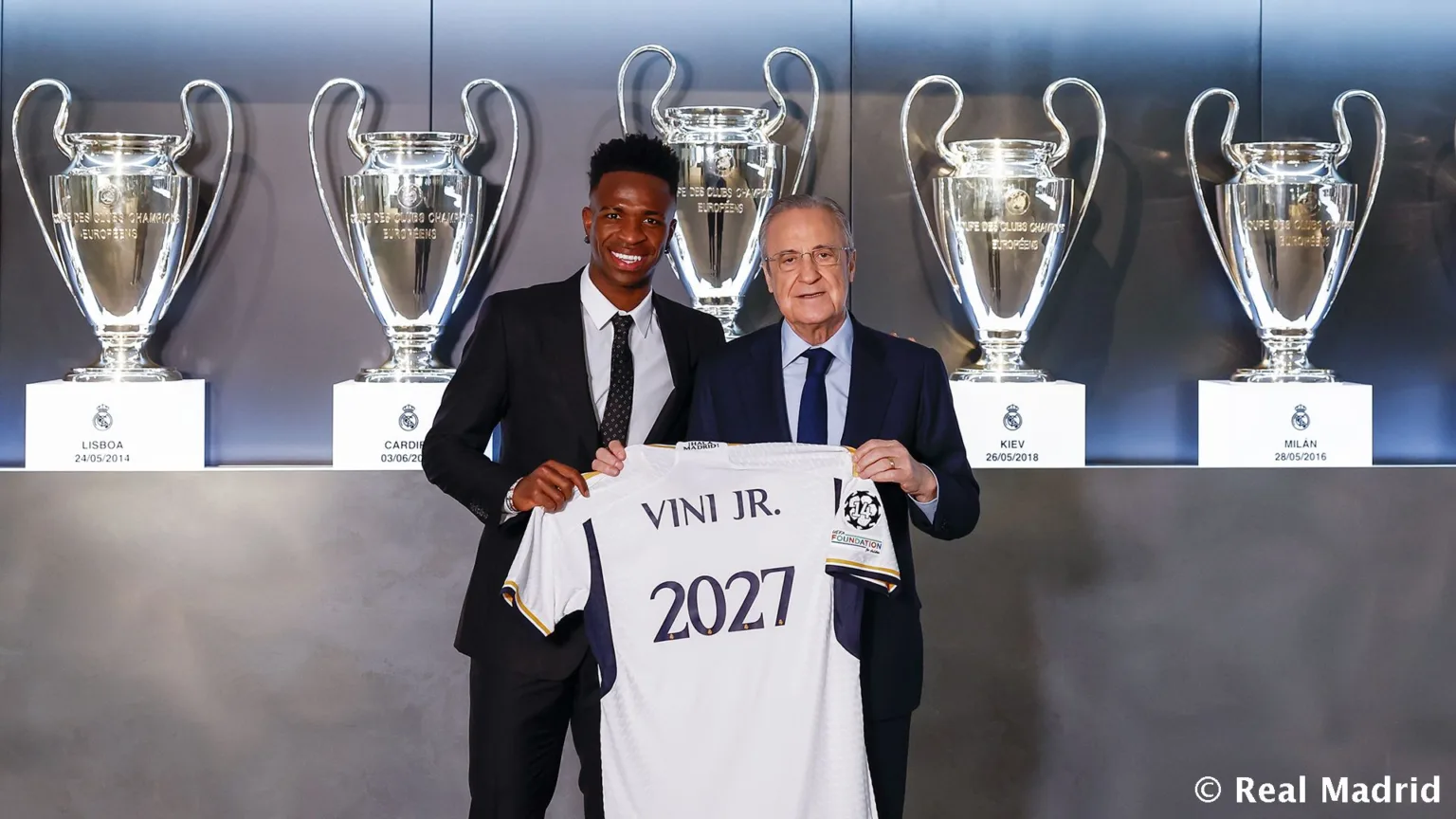 Vinicius Jr Resmi Perpanjang Kontrak Dengan Real Madrid Hingga 2027. (foto/Dok.Real Madrid)