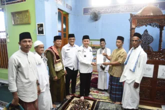 Pj Gubernur Sumatera Selatan Agus Fatoni Sholat Jumat di Masjid Istiqomah, Tanjung Dalam OKU (Foto : Dok. Pemprov Sumsel)