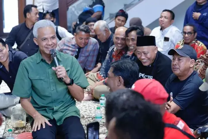 Capres nomor urut 3, Ganjar Pranowo bertemu ratusan nelayan dari berbagai wilayah Indonesia di kediamannya, Patra Kuningan Jakarta, Minggu (10/12). (TPN Ganjar-Mahfud)