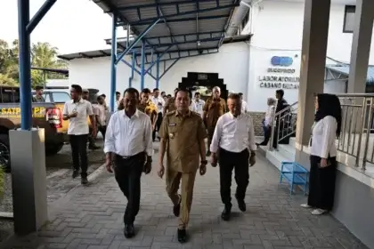 Peninjauan Pj Gubernur Sumatera Utara (Sumut) Agus Fatoni di PT Sucofindo cabang Medan di Jalan Jendral Gatot Subroto Km.5,5, Medan, Sumatera Utara, Senin (3/2/2025)